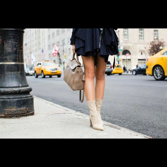🆕Stuart Weitzman beige suede Clinger ankle boot 5 - Picture 10 of 14